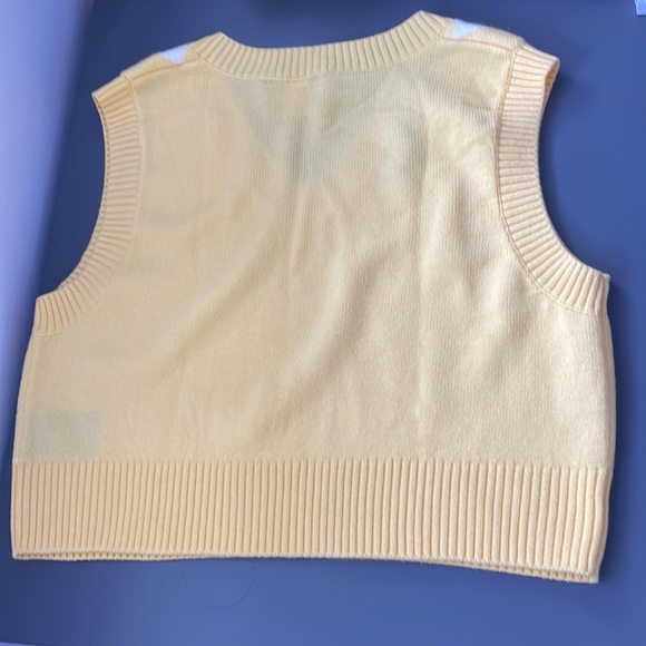 Divided yellow and white plaid vest shirt - Picture 2 of 3